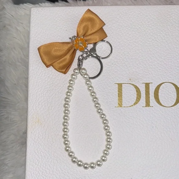 Elegant Pearl Keychain/Purse or bag charm with Gold Bow - Picture 1 of 2